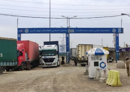 رفت‌وآمد موترهای ترانزیتی در گذرگاه میلک و پل ابریشم شبانه‌ روزی شد
