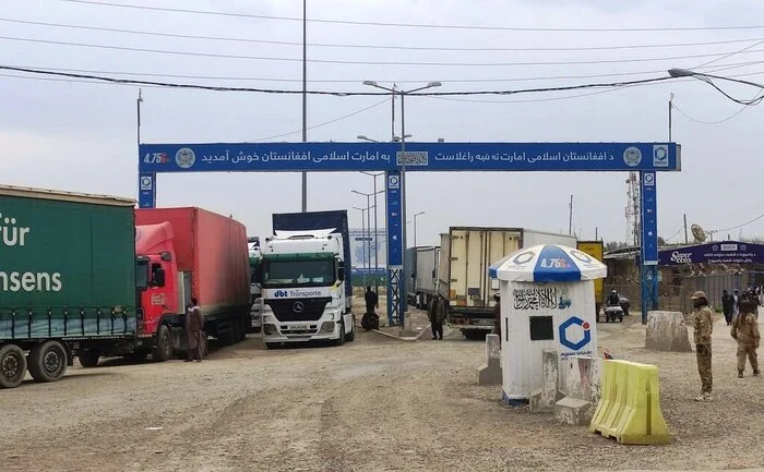 رفتوآمد موترهای ترانزیتی در گذرگاه میلک و پل ابریشم شبانه روزی شد