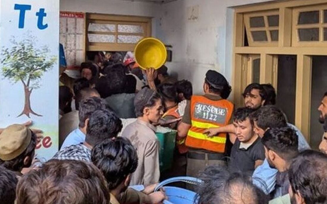 فاجعه در مکتب پیشاور: ۲۸ نفر، از جمله ۲۷ دانشآموز، جان باختند