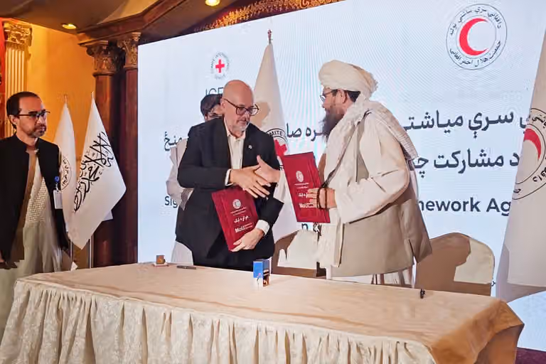 صلیب سرخ و هلال احمر افغانی توافق‌ نامه سه‌ ساله همکاری امضا کردند