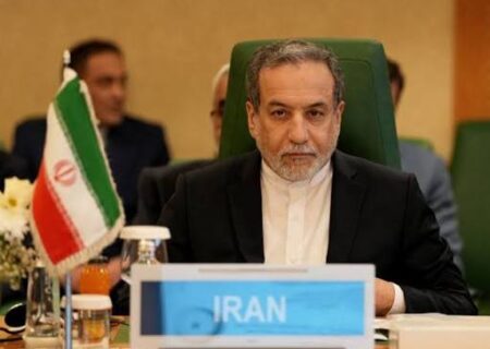 عراقچی: امنیت منطقه با تهدید و فشار تأمین نمی‌شود؛ ایران از حقوق خود عقب‌ نشینی نمی‌ کند