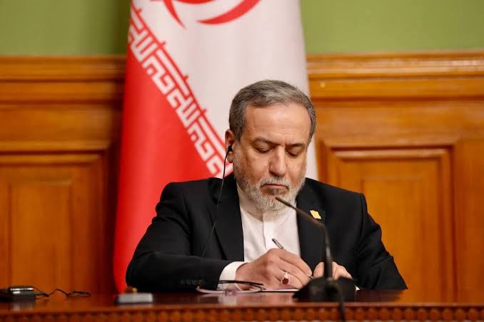 یادداشت عراقچی در فایننشیال تایمز: ایران آماده توافق با آمریکا است، اما تسلیم تهدیدها نمی‌ شود