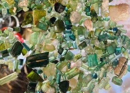 فروش سنگ‌ های قیمتی نورستان به ارزش بیش از ۲۸ میلیون افغانی