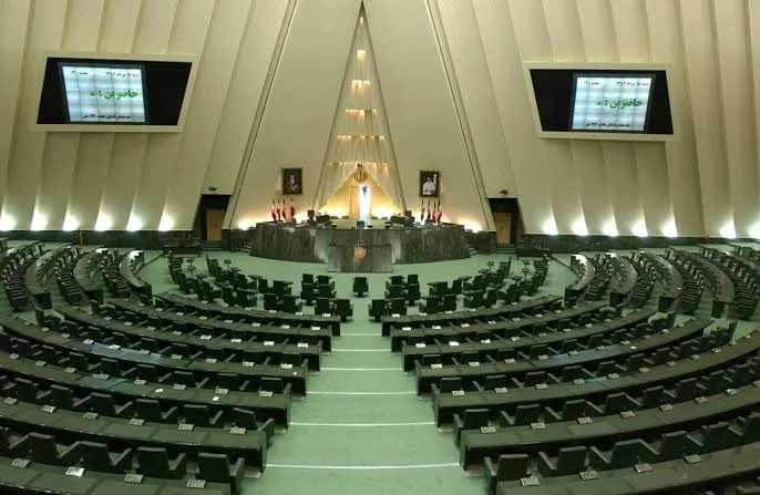 مجلس ایران برای اقامت غیرمجاز اتباع خارجی جریمه تا ۱۰ هزار یورو تعیین کرد