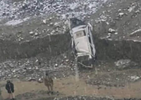 واژگونی موتر مسافربری در بدخشان؛ چهار تن جان باختند و هشت تن زخمی شدند