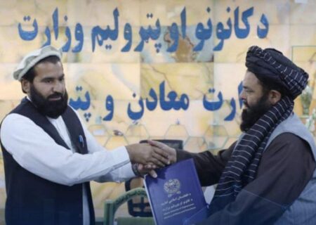 قرارداد استخراج تالک در ننگرهار با سرمایه‌گذاری اجتماعی بیش از ۳۰۳ هزار دالر امضا شد