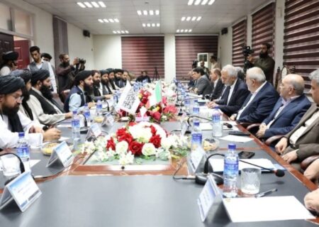 افغانستان و ایران درباره گسترش همکاری در بخش آب و انرژی گفت‌وگو کردند