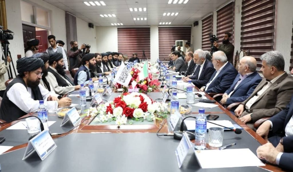 افغانستان و ایران درباره گسترش همکاری در بخش آب و انرژی گفت‌وگو کردند