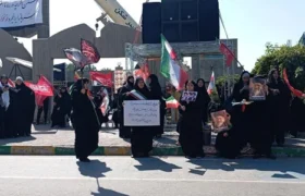 زنجیره انسانی «دانشگاه ایران» با حضور دانشجویان و مردم در مشهد برگزار شد