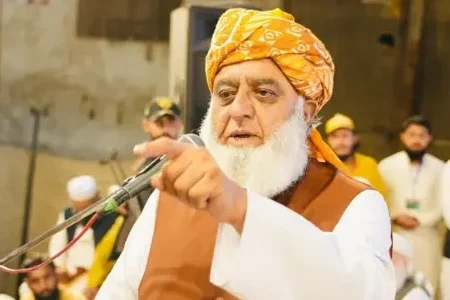 فضل‌ الرحمن نشست اضطراری حزب خود را در پی اعلام وضعیت اضطراری در خیبرپختونخوا فراخواند